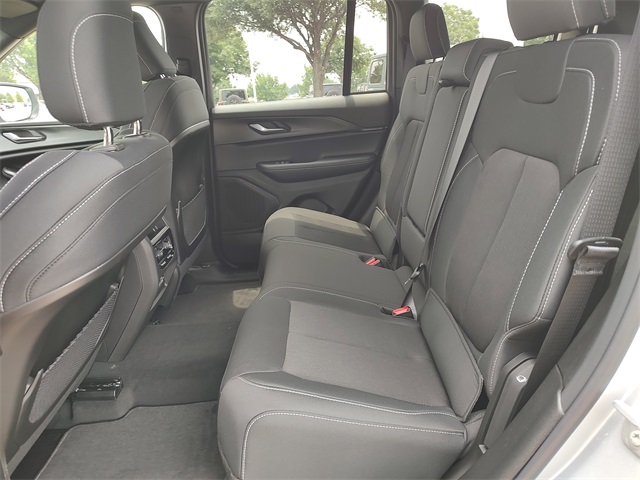 2025 Jeep Grand Cherokee Laredo Altitude photo 27