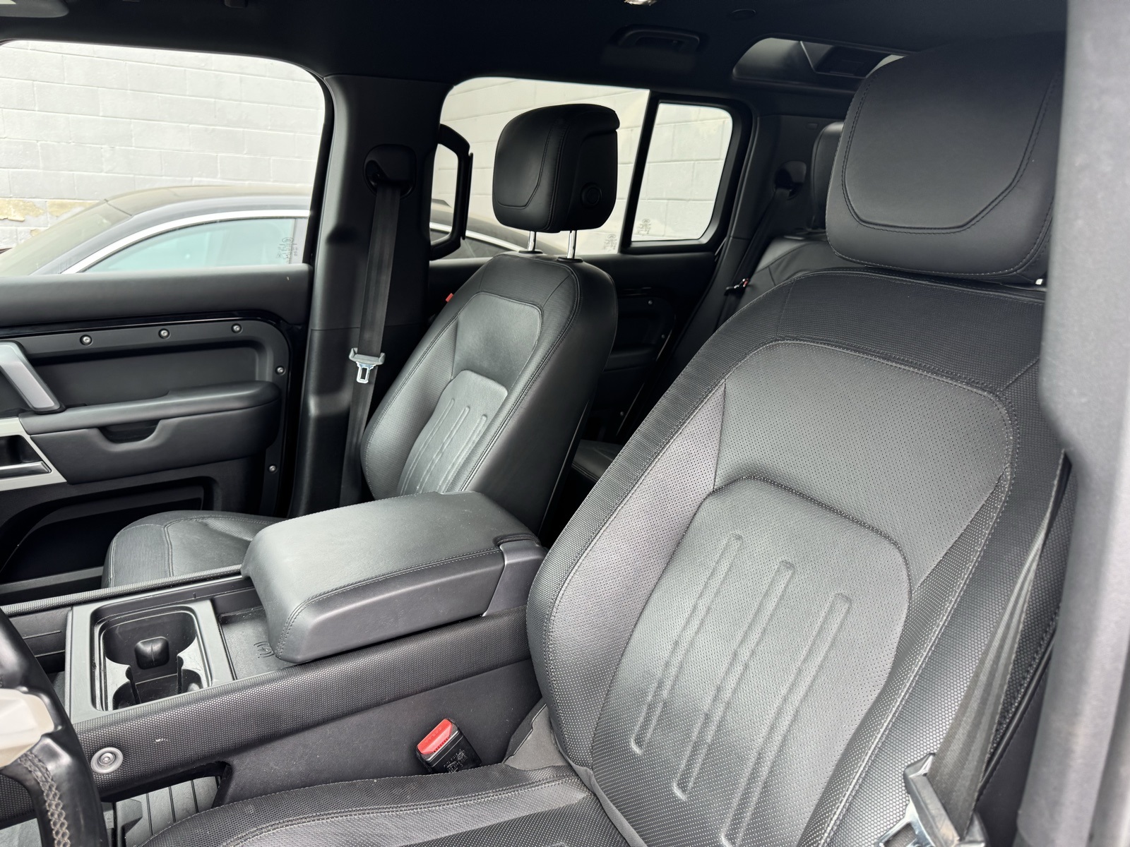 2022 Land Rover Defender 110 X-Dynamic HSE photo 6