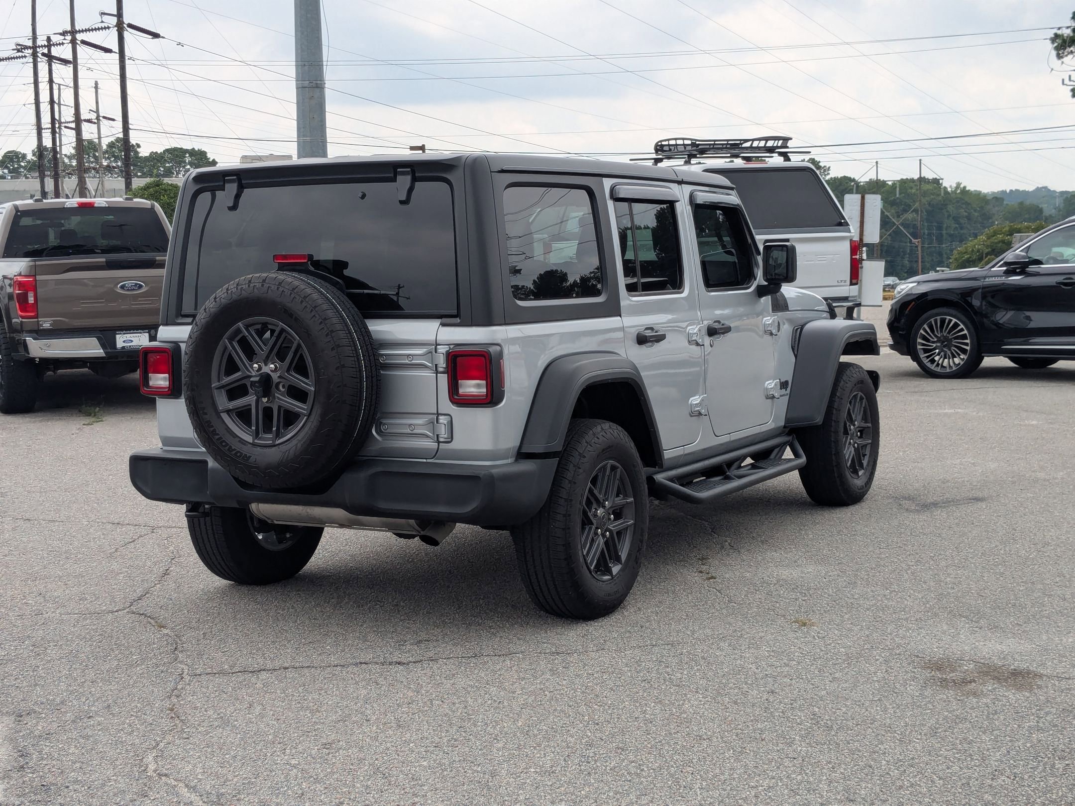 2024 Jeep Wrangler Sport S photo 3