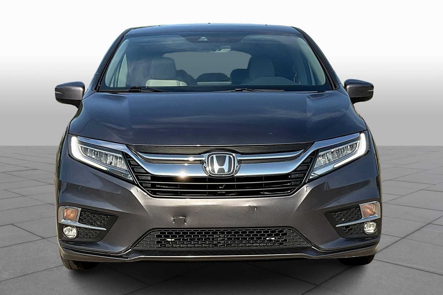 2019 Honda Odyssey Touring photo 3