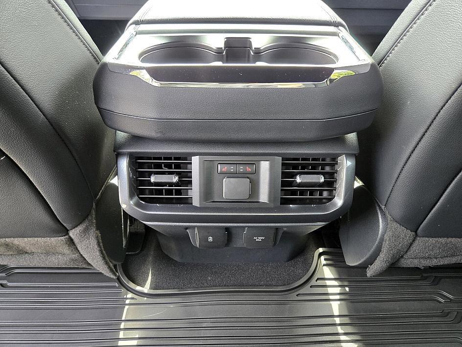 2023 Ford F-150 Lariat photo 13