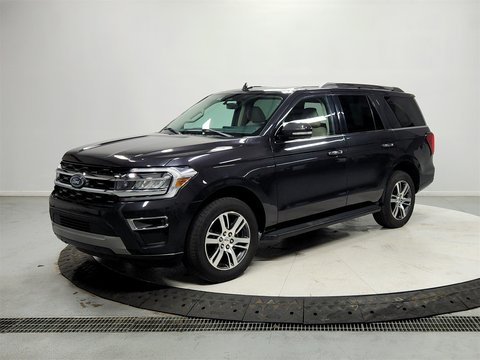 2024 Ford Expedition Limited photo 2