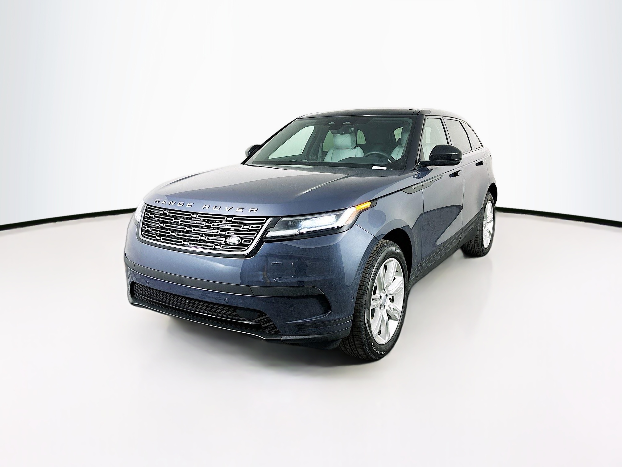 2026 Land Rover Range Rover Velar S's photo