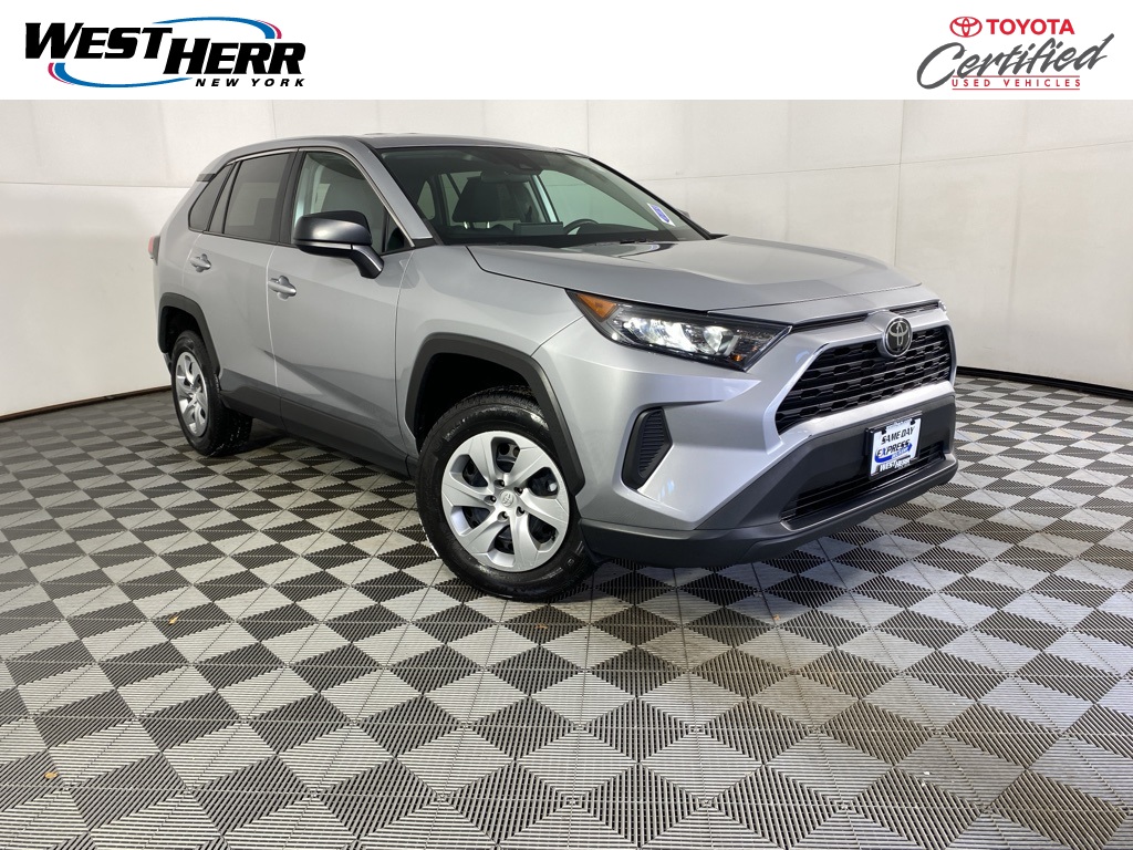 2022 Toyota RAV4 LE's photo