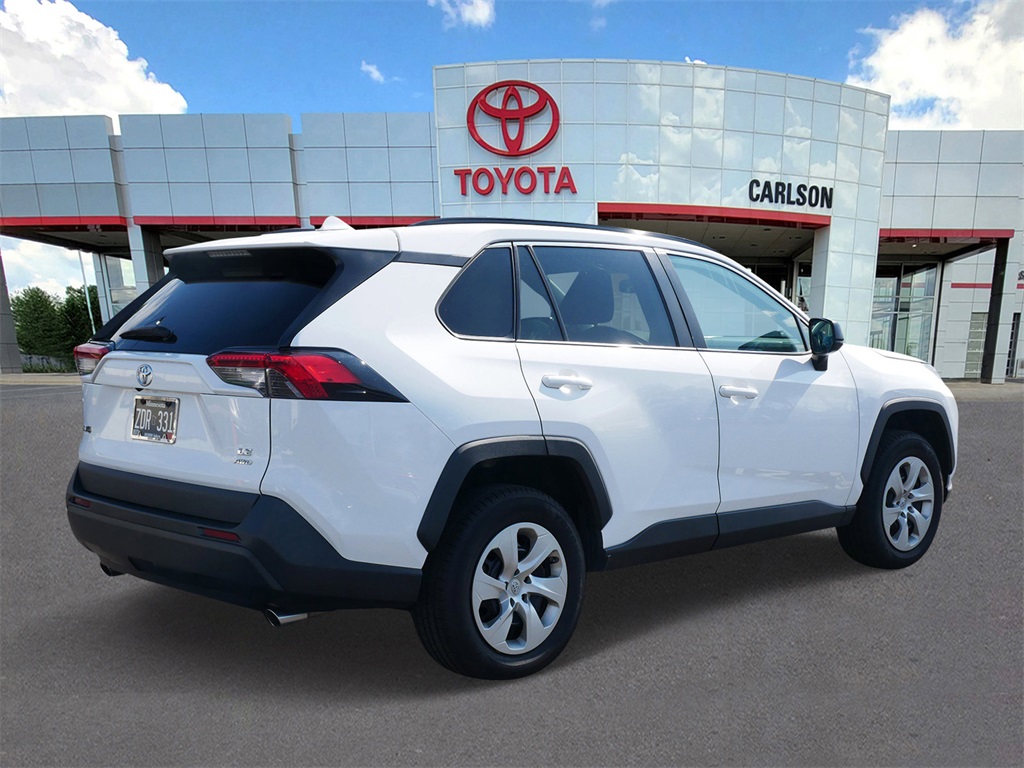 2021 Toyota RAV4 LE photo 4