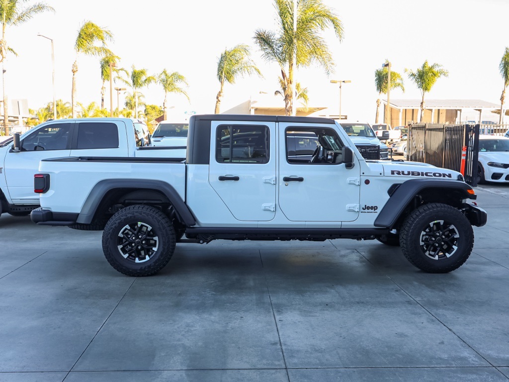 New 2026 Bright White Clear-Coat Exterior Paint Jeep Rubicon image 2