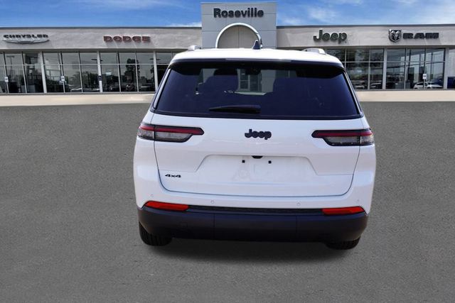 2025 Jeep Grand Cherokee Altitude photo 4