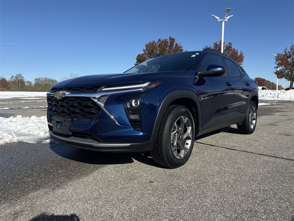 2024 Chevrolet Trax LT photo 4