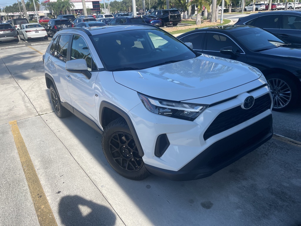 2023 Toyota RAV4 XLE's photo