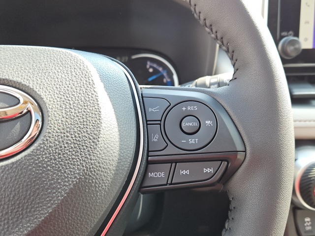 2025 Toyota RAV4 Hybrid XLE photo 31