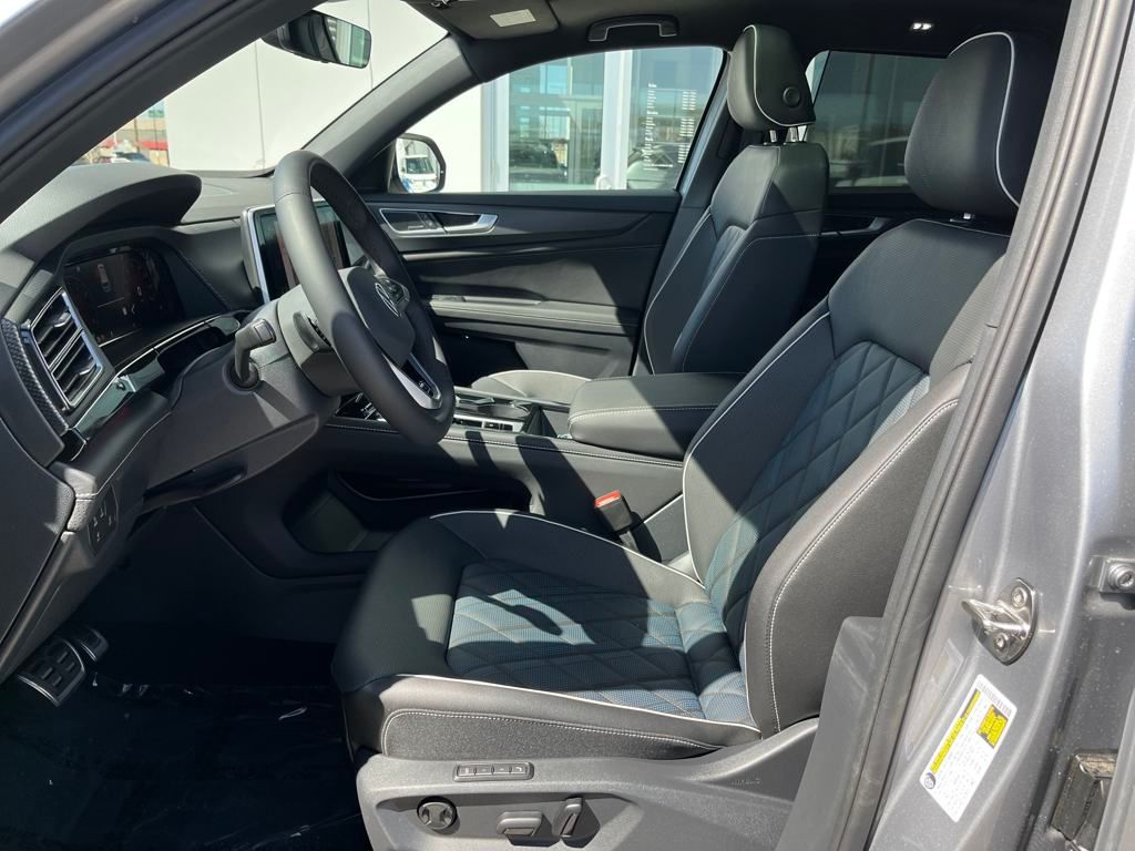 2025 Volkswagen Atlas Cross Sport SEL Premium R-Line photo 42