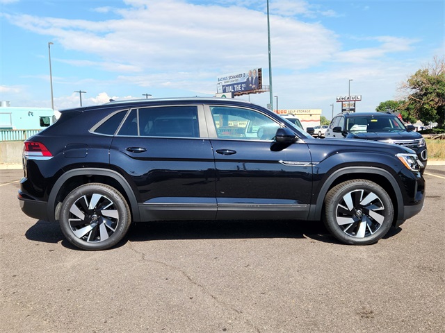 2025 Volkswagen Atlas Cross Sport SE Technology photo 2