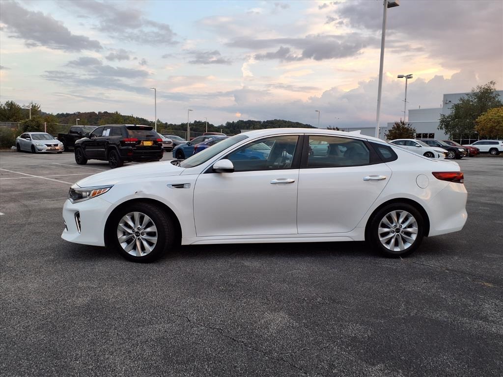 2018 Kia Optima S photo 2