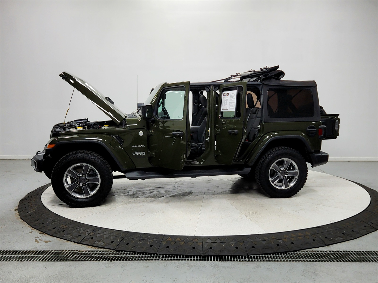 2021 Jeep Wrangler Unlimited Sahara photo 12