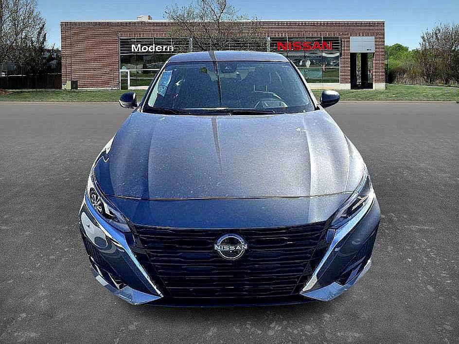2025 Nissan Altima S photo 6