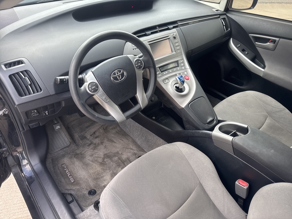 2015 Toyota Prius Four photo 16