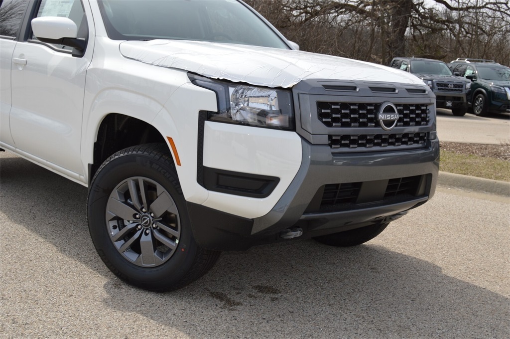 2025 Nissan Frontier Crew Cab SV photo 2