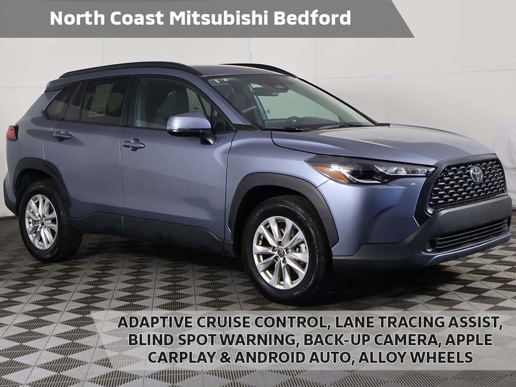 2024 Toyota Corolla Cross LE's photo