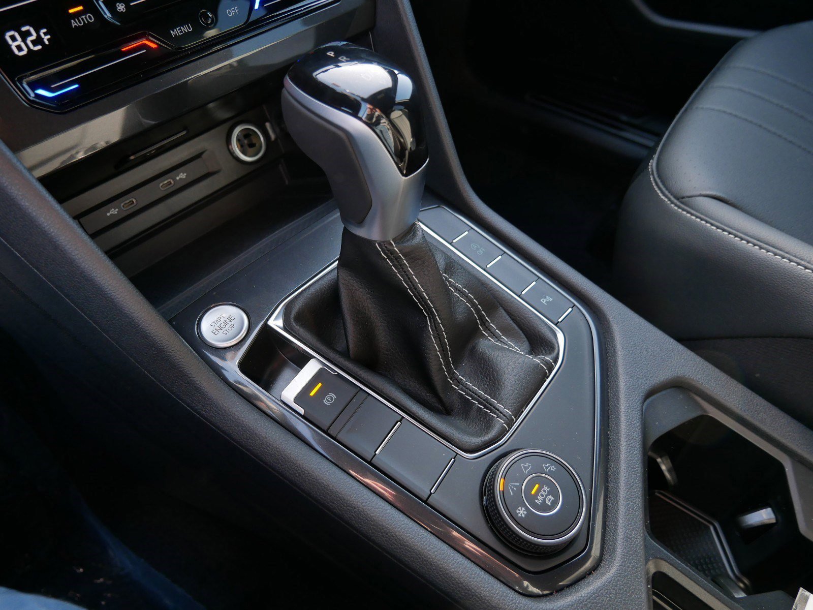 2024 Volkswagen Tiguan SE R-Line photo 5