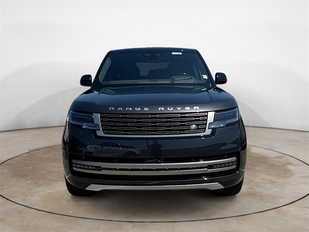 2025 Land Rover Range Rover SE photo 6