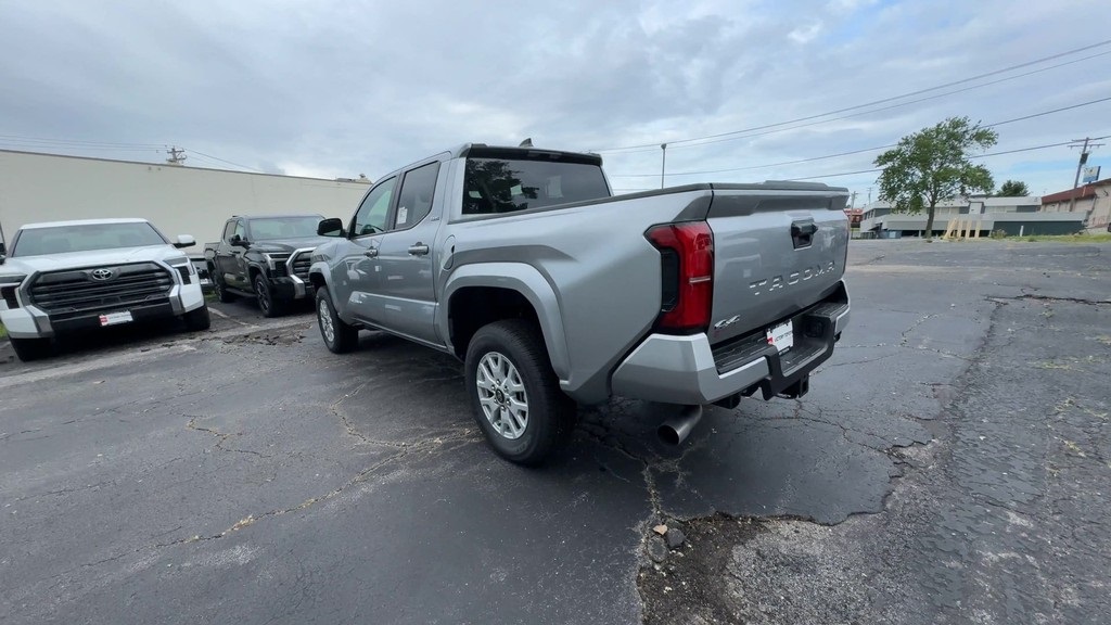 2025 Toyota Tacoma SR5 4x4 Double Cab photo 6