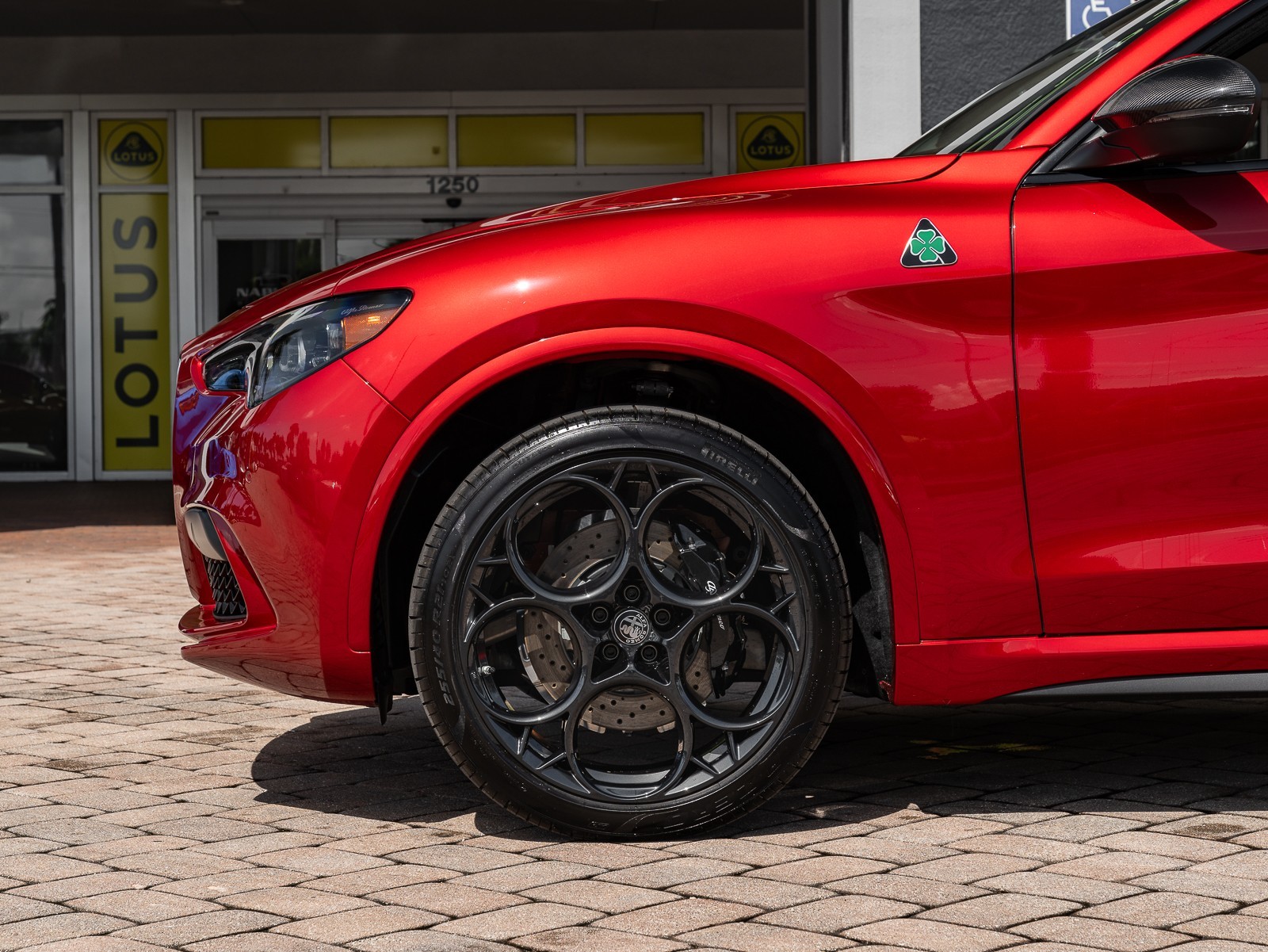 2024 Alfa Romeo Stelvio Quadrifoglio photo 8