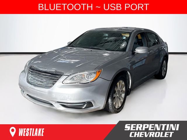 2013 Chrysler 200 Touring's photo