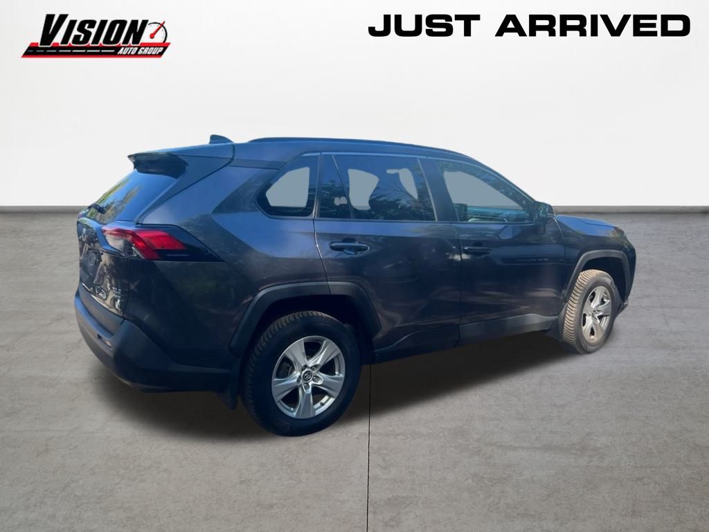 2019 Toyota RAV4 XLE photo 5