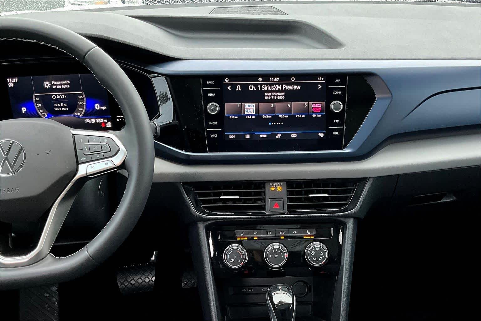 2023 Volkswagen Taos SE photo 3