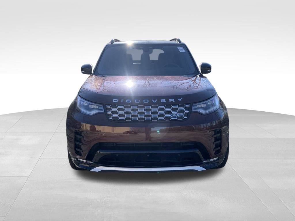2026 Land Rover Discovery photo 2
