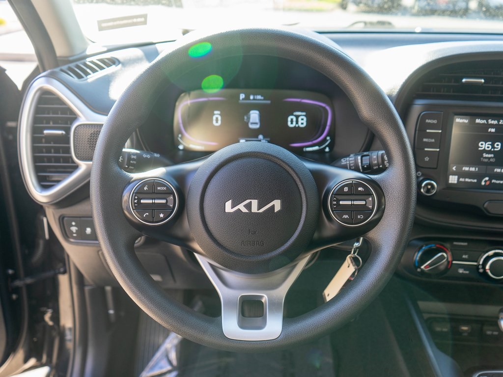 2023 Kia Soul LX photo 13