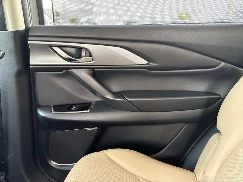 2022 Mazda CX-9 Touring photo 15