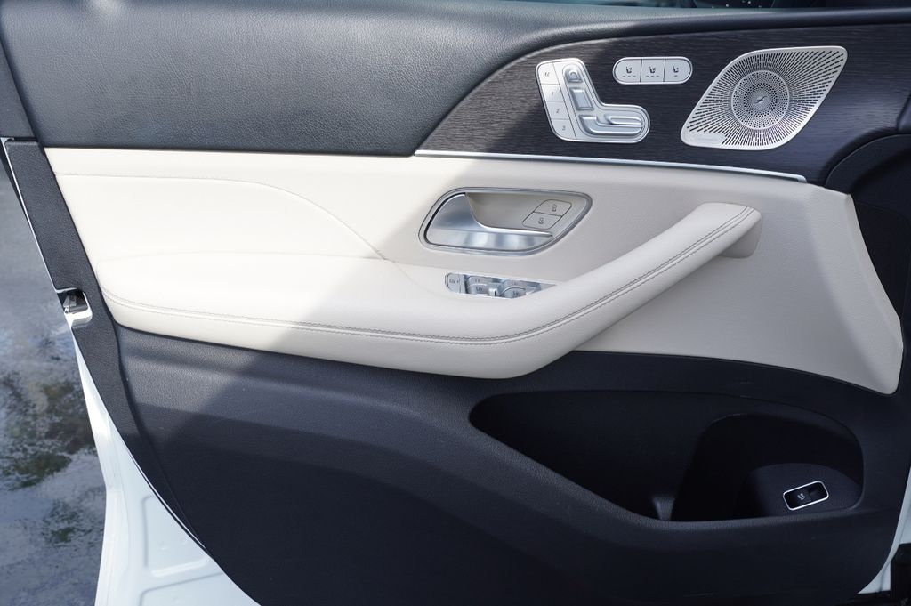 2023 Mercedes Benz GLS 450 4MATIC photo 14