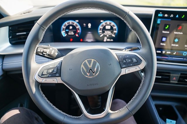 2025 Volkswagen Tiguan SE photo 14