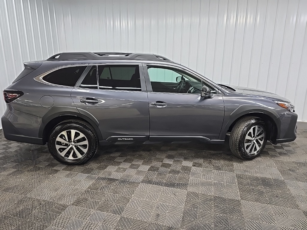 2025 Subaru Outback Premium photo 2