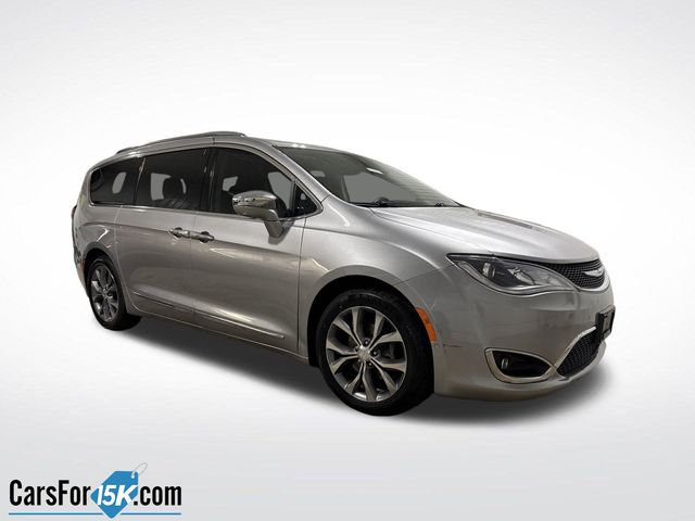 2019 Chrysler Pacifica Limited's photo