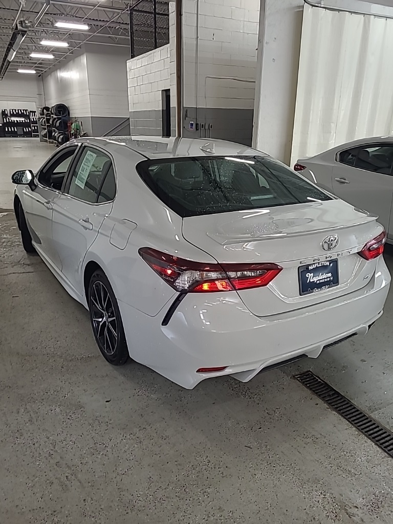 2023 Toyota Camry SE photo 4
