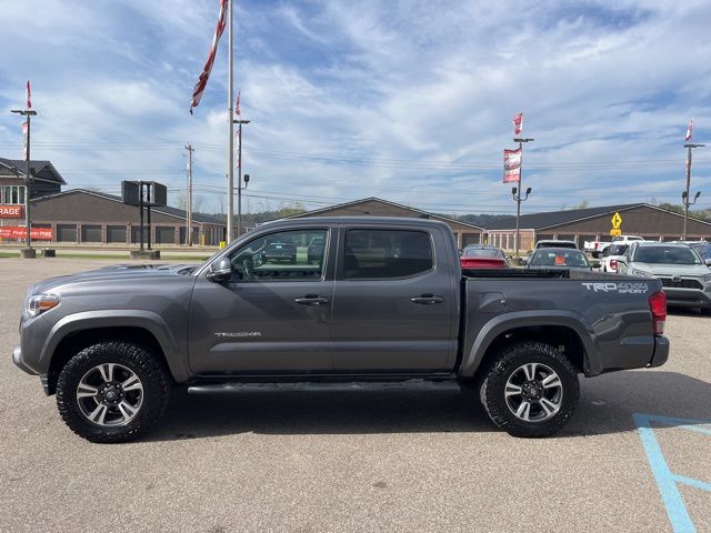 2017 Toyota Tacoma TRD Sport photo 7