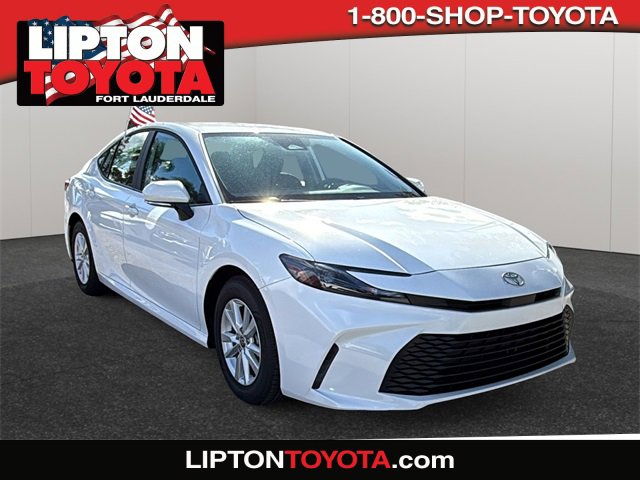 2025 Toyota Camry LE's photo