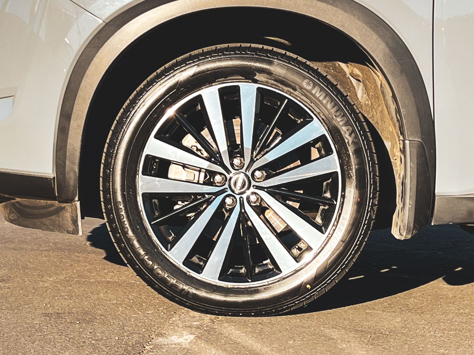 2024 Nissan Pathfinder Platinum photo 3