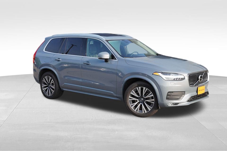 2022 Volvo XC90 T6 Momentum AWD photo 2