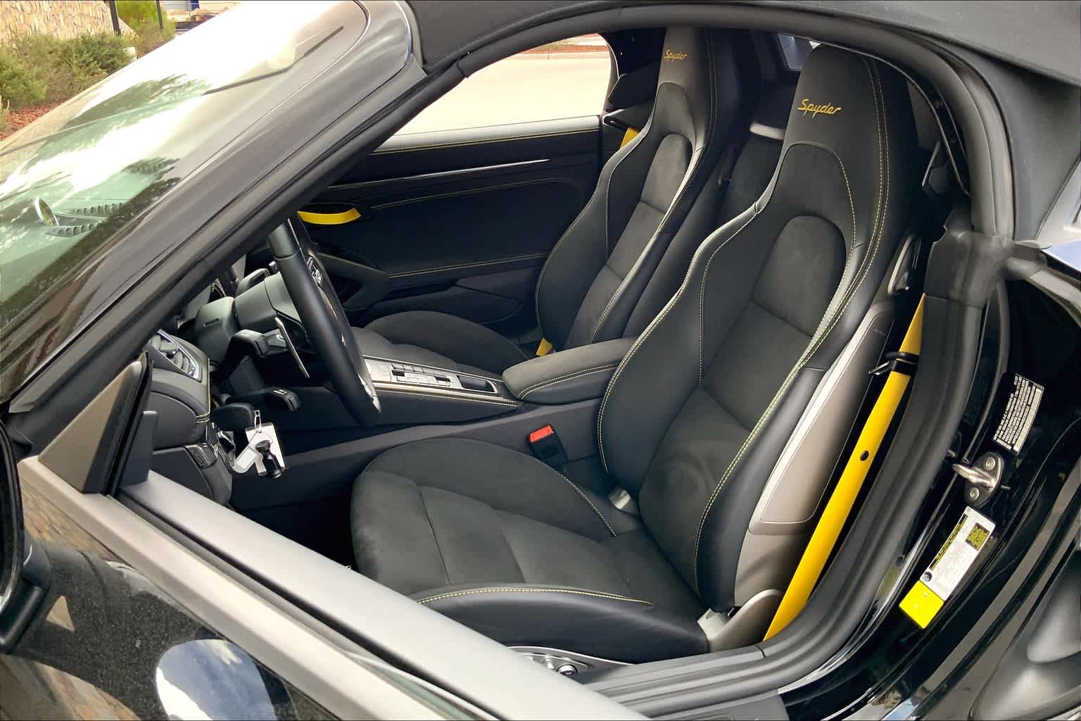 2022 Porsche Boxster Spyder photo 7