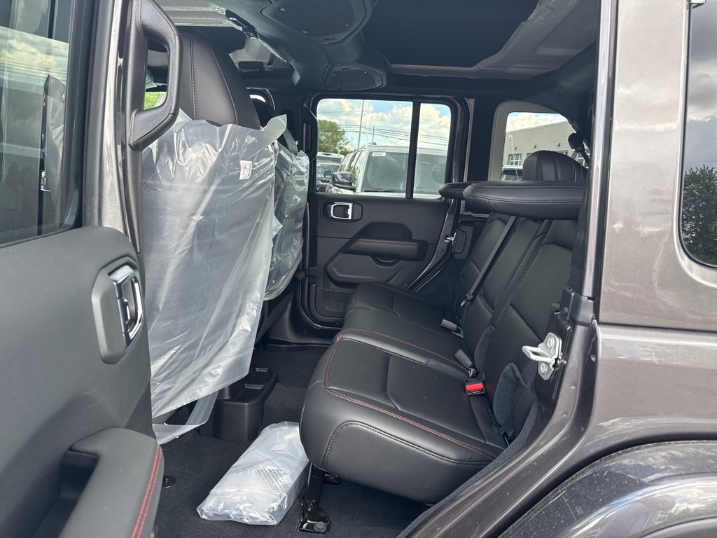 2025 Jeep Wrangler Rubicon photo 5