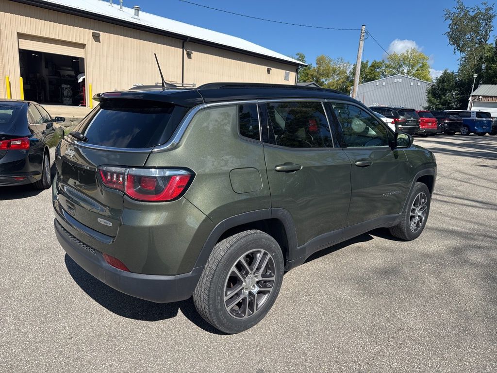 2018 Jeep Compass Latitude photo 3