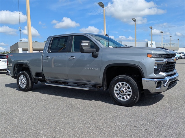 2024 Chevrolet Silverado 2500HD LT photo 2