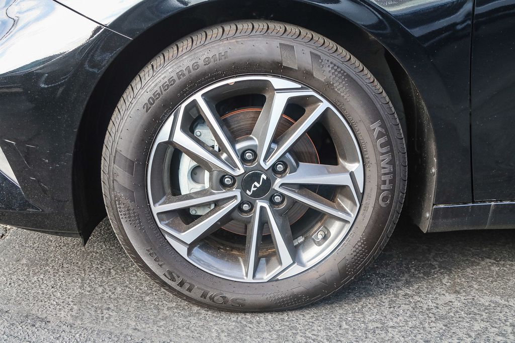 2023 Kia Forte LXS photo 9