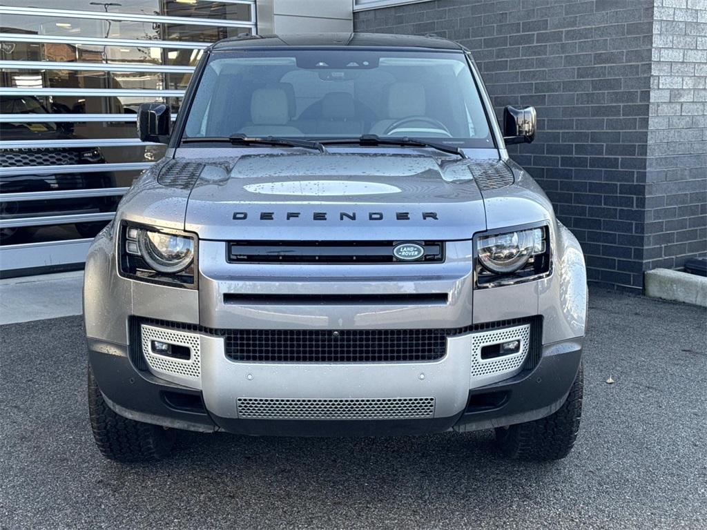 2023 Land Rover Defender 110 SE photo 2