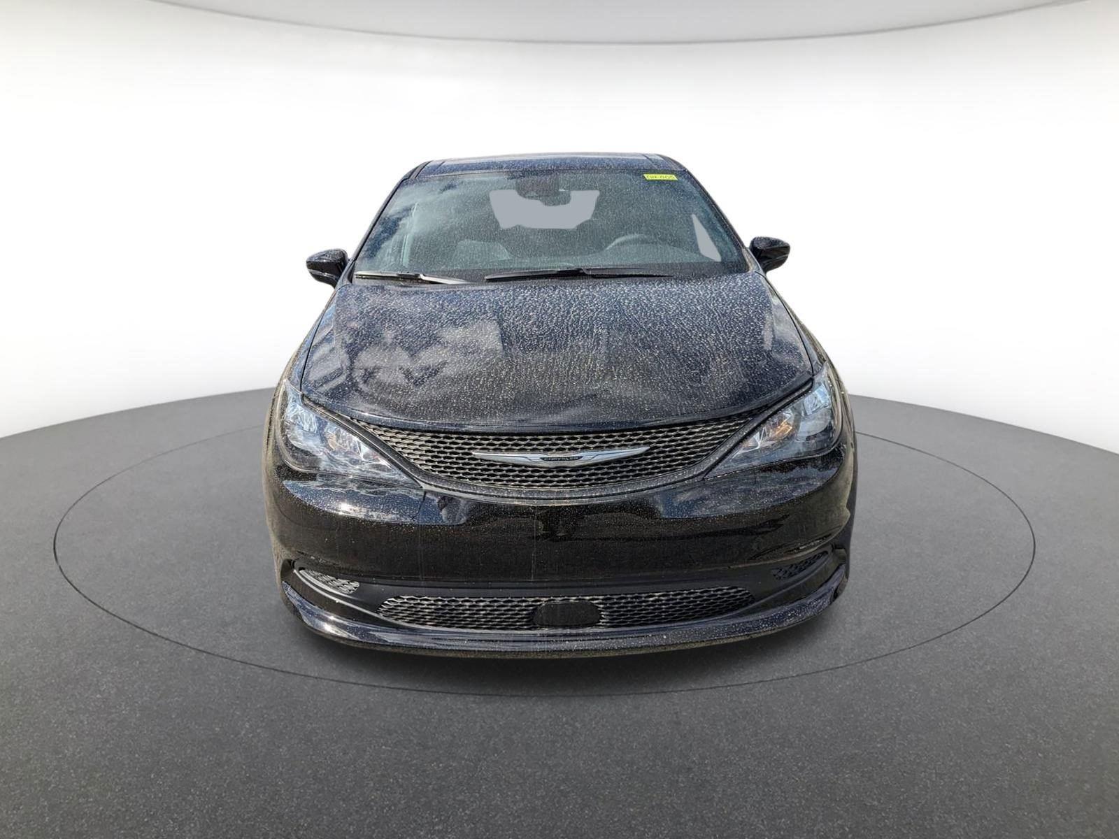 2025 Chrysler Voyager LX photo 8