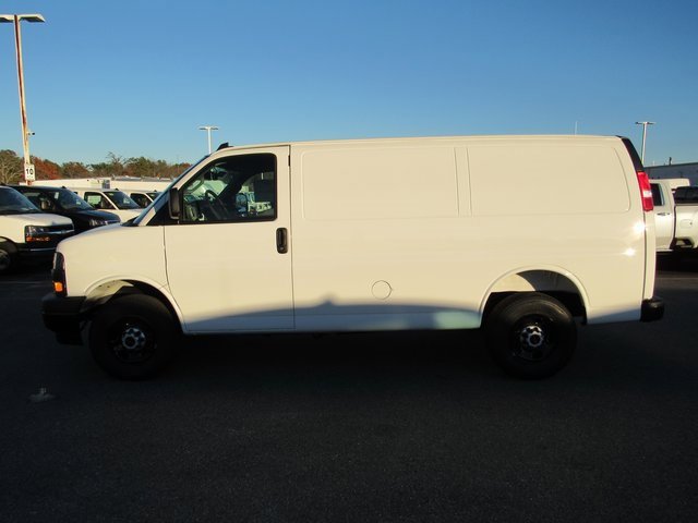 2025 Gmc Savana Cargo 2500 photo 2