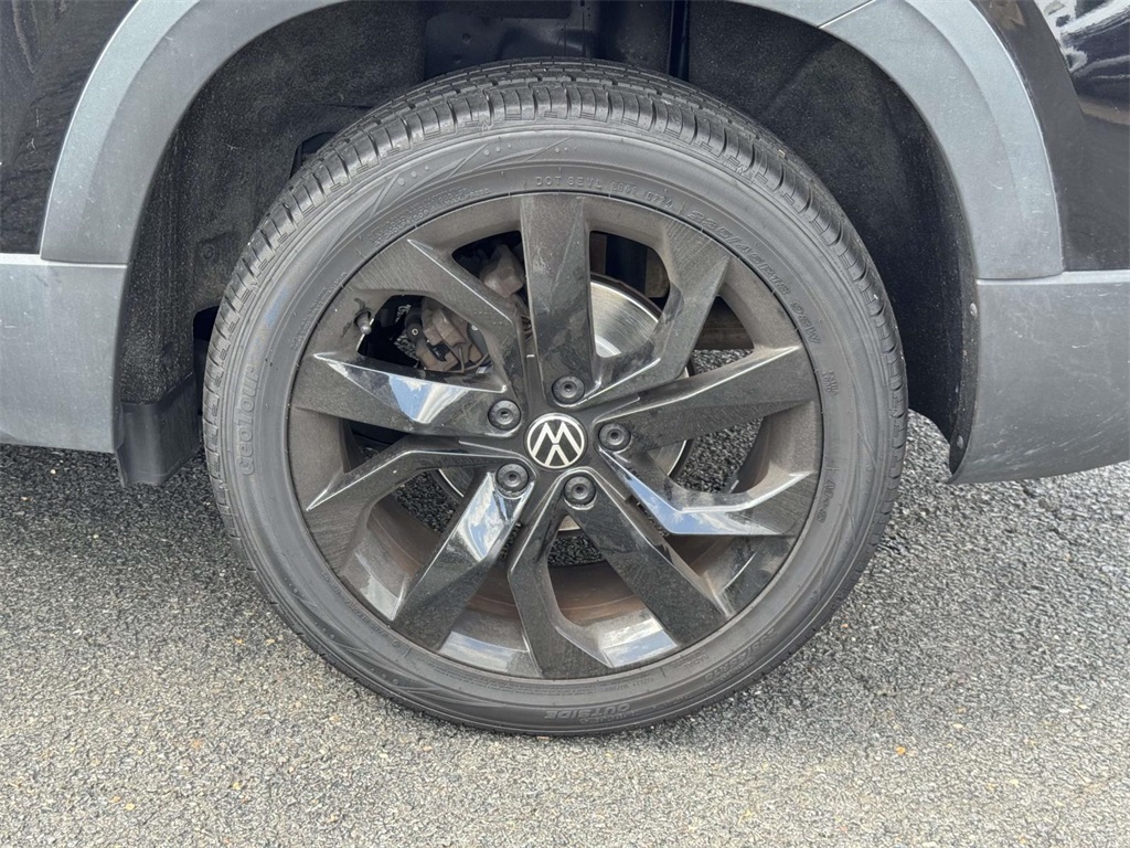 2022 Volkswagen Taos SEL photo 10